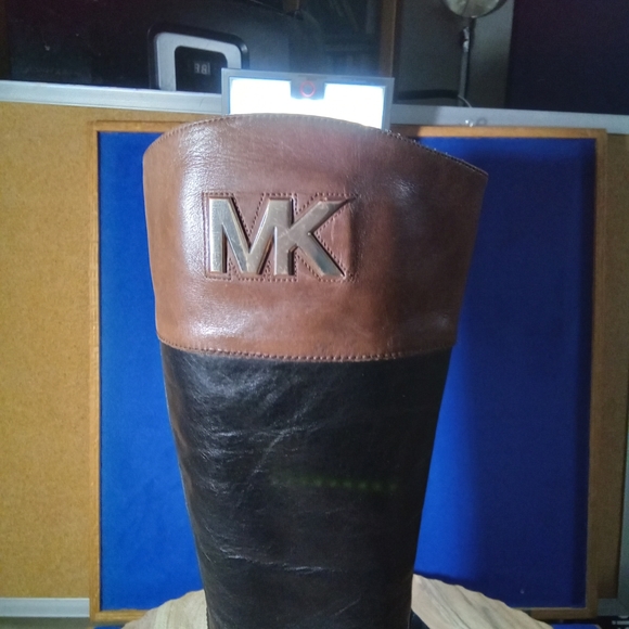 Michael Kors Black & Brown Leather Riding Boots w/ Gold Tone Hardware Sz. 7.5-US - Picture 4 of 16